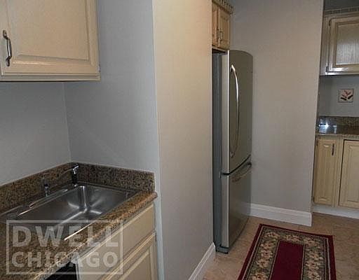3rd image of 2350 N Lincoln Park W