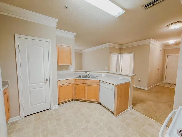 8818 Villa View Cir #204 — Photo 7