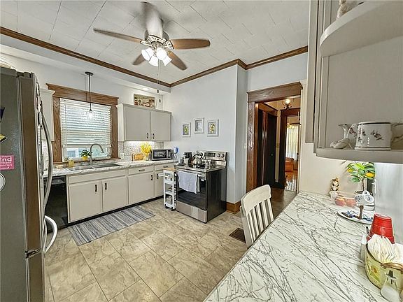 5th image of 529 W 3rd St