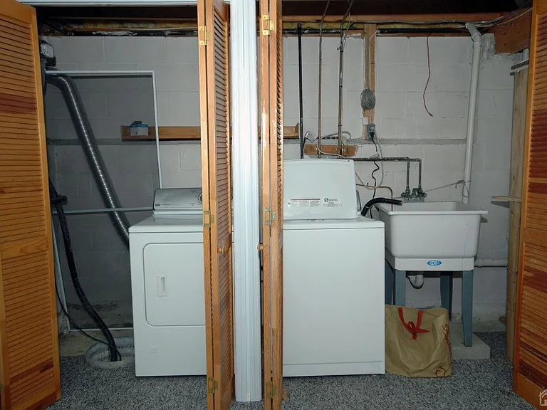 48 Astor Ct — Photo 25