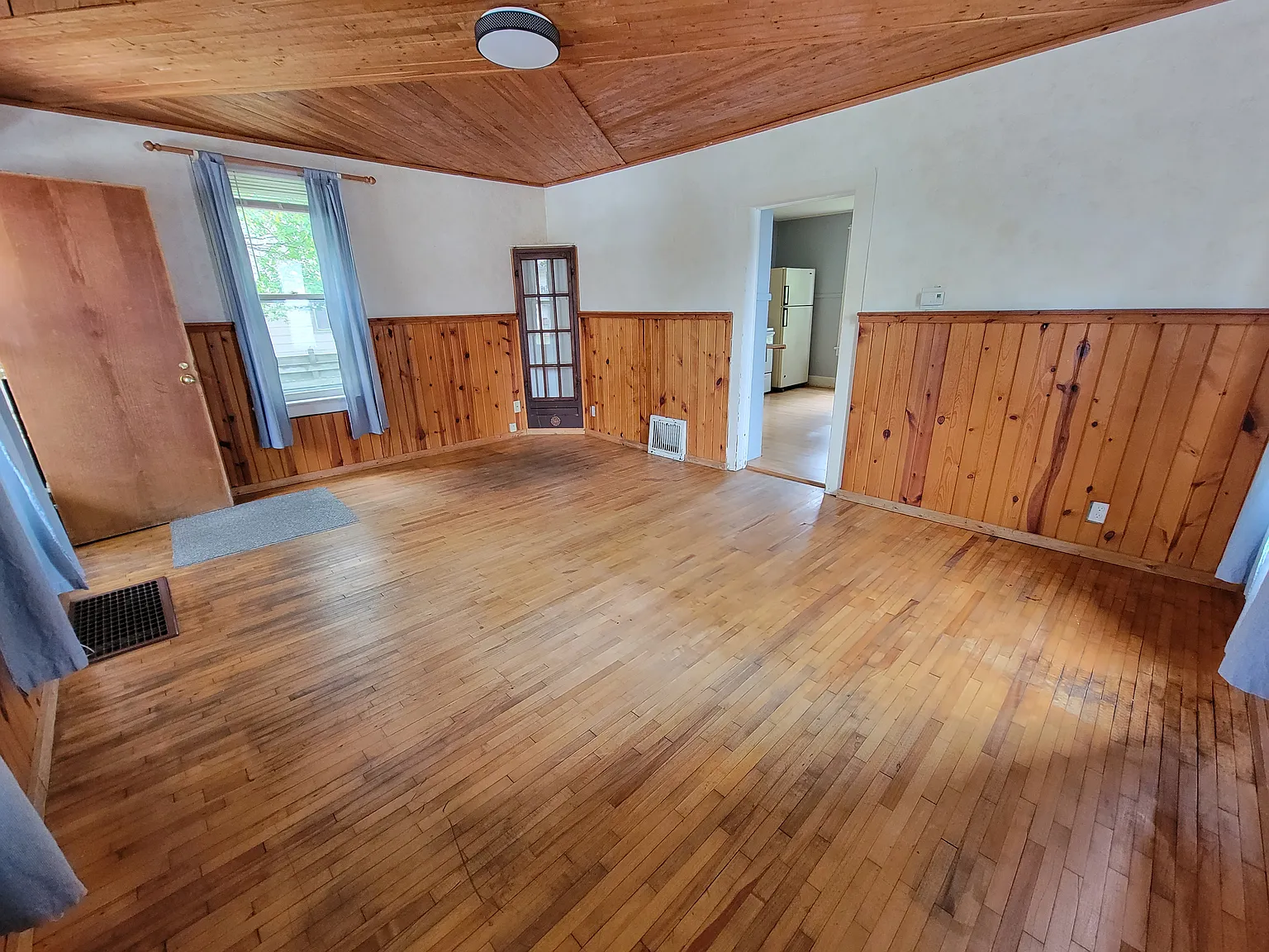 2 bed, 1008 sqft, $1,445 — Photo 4