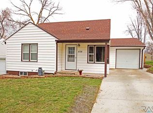 828 S Hawthorne Ave, Sioux Falls, SD 57104