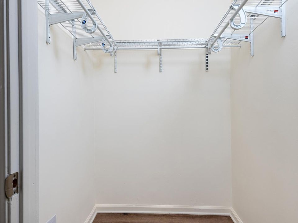 1st image of 406 N Palm Dr APT 302