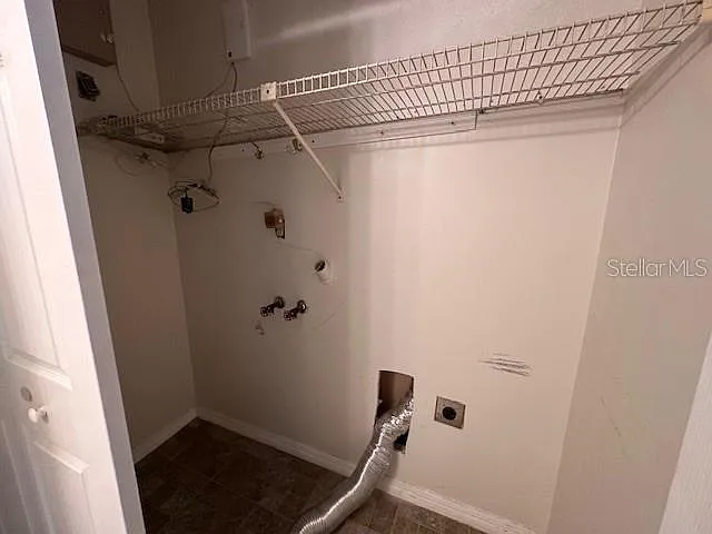 542 E Caroline St — Photo 9