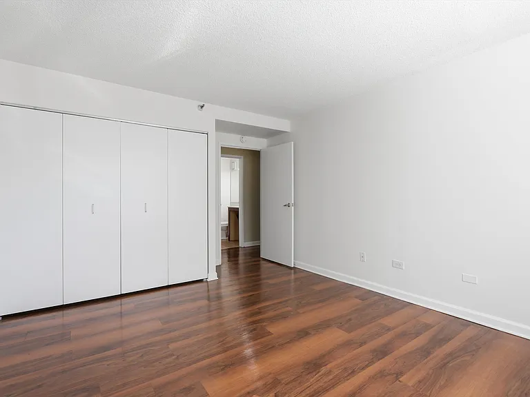 Evanston Place — Photo 61