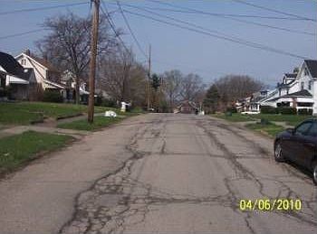 2nd image of 253 E Ravenwood Ave