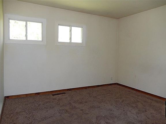3rd image of 2030 E Dudley Ave