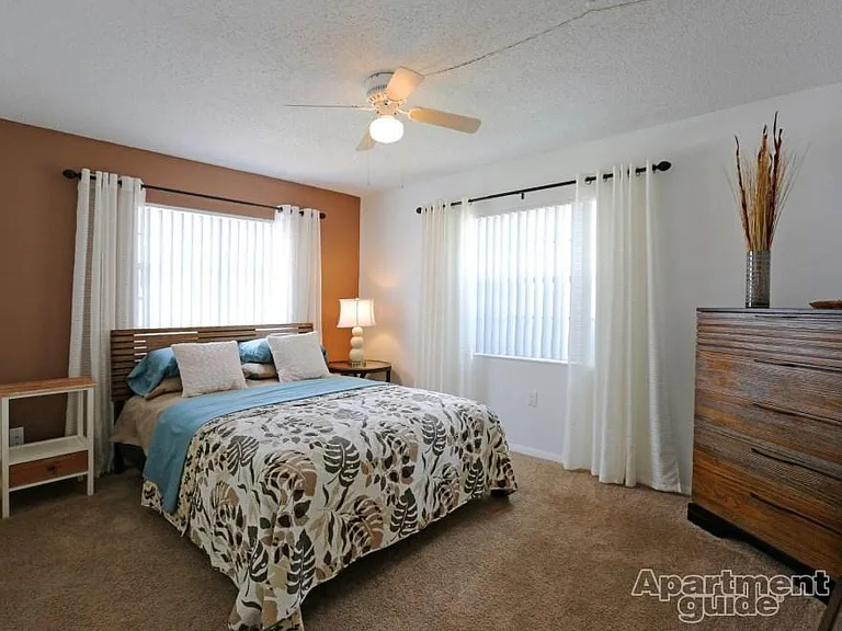La Aloma Apartments — Photo 13