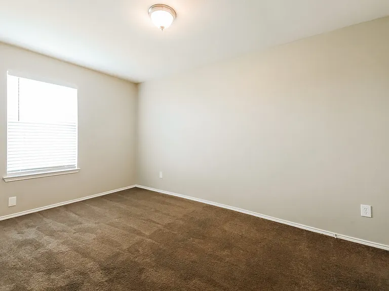 813 Huddleston Ct — Photo 13