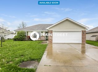 447 SW Laura Ln, Grain Valley, MO 64029
