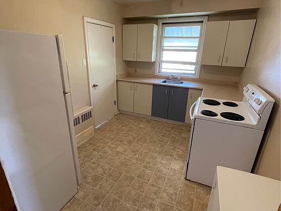 2nd image of 941 Dugas St #2