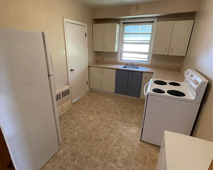 941 Dugas St #2 — Photo 2