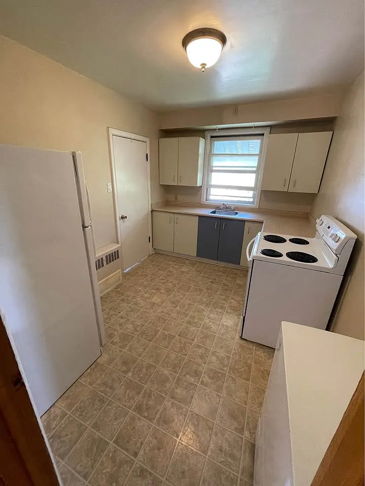 Building Photo - 941 Dugas St #2