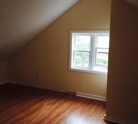 4th image of 26 Daggett St