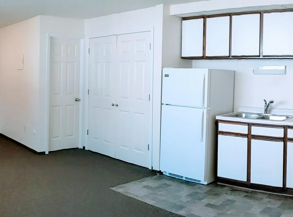 1st image of 1057 Everett Ct APT 2