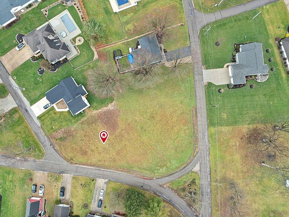 2nd image of 8 Lakeshore Dr W
