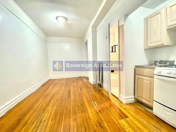 3rd image of 936 W End Ave APT B17
