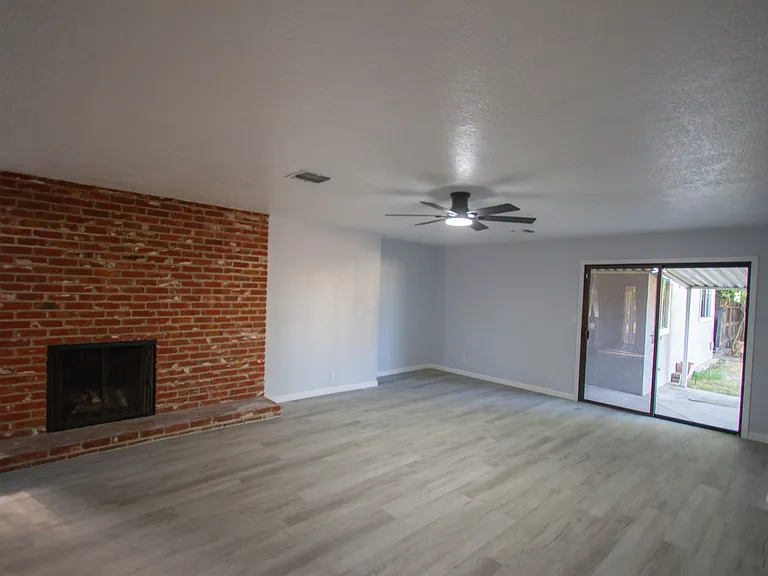 1434 Fordham Ave — Photo 2