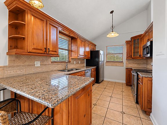 4th image of 232 Maplecrest Circle