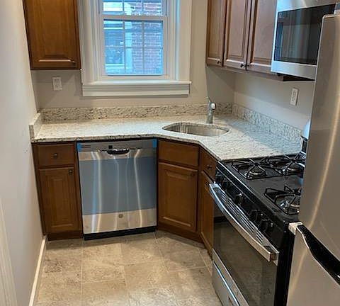 5th image of 2217 S Beechwood St