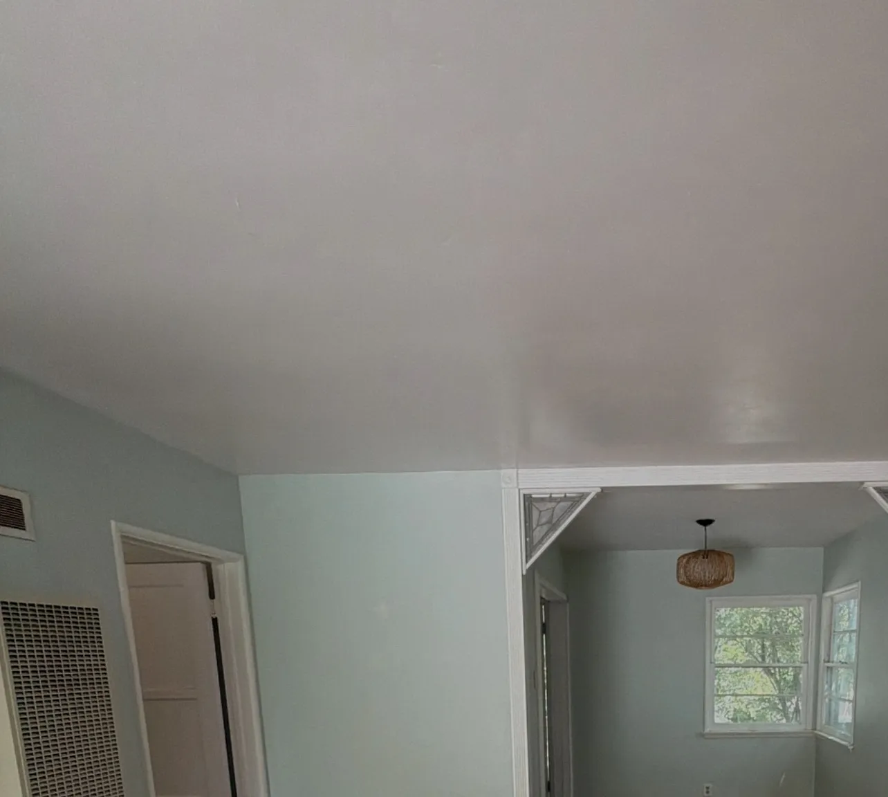 22211 Del Valle St — Photo 3