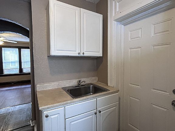 4th image of 4233 Ellenwood Ave #104