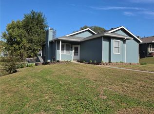711 E Beth St, Lansing, KS 66043