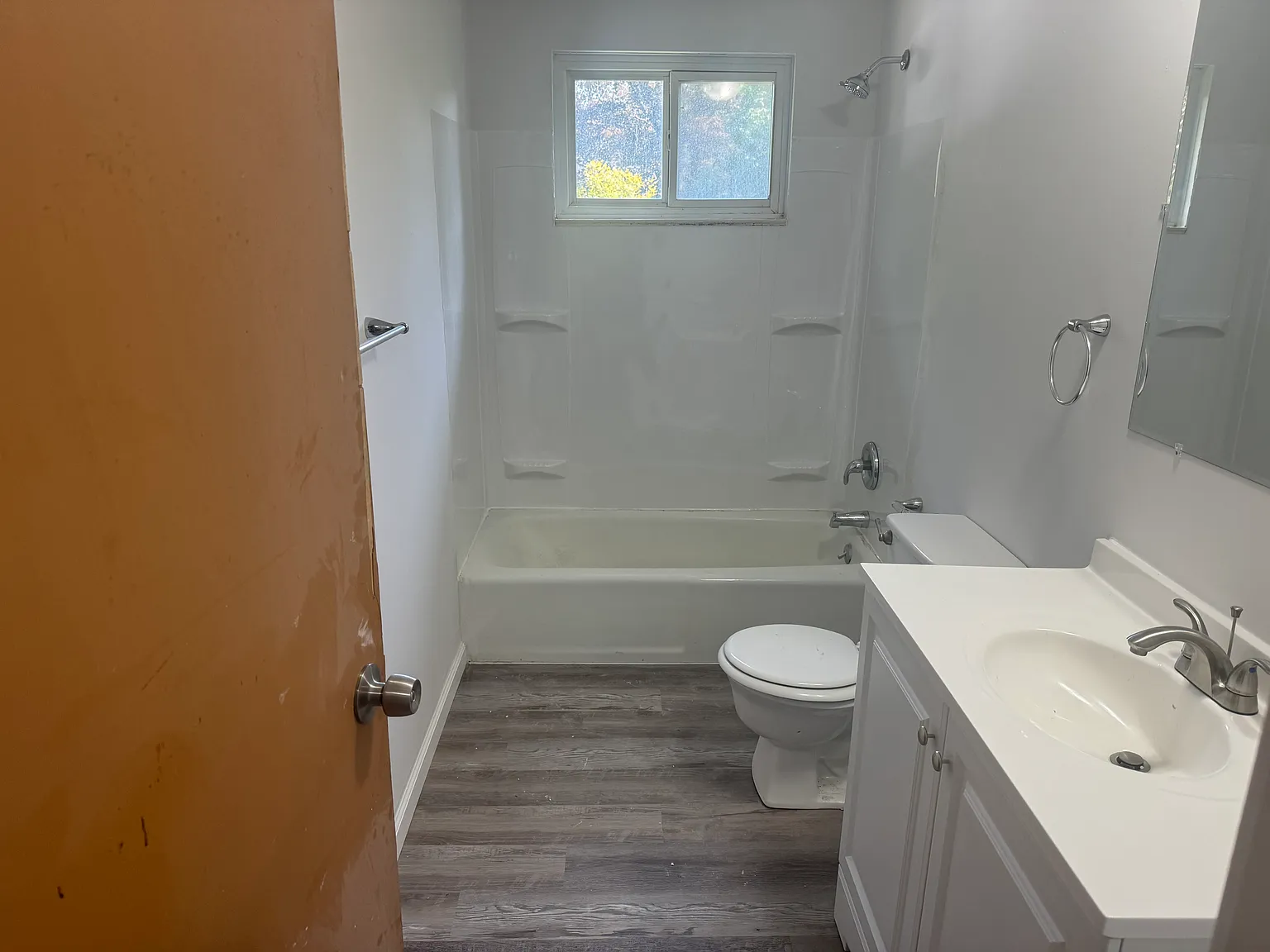 3 bed, 1.5 bath, 1100 sqft, $1,200 — Photo 4