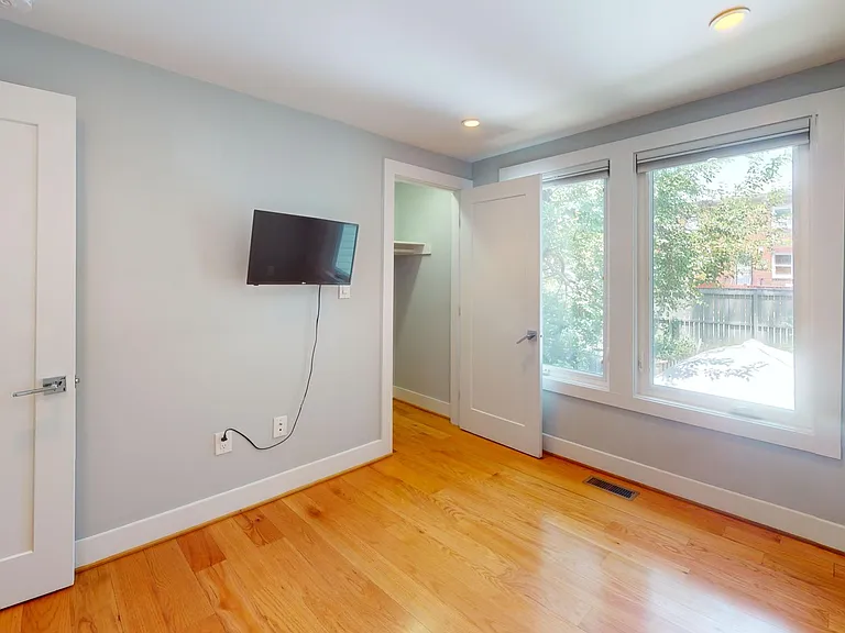 1530 Levis St NE — Photo 10