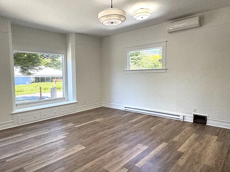 1012 Dupont St — Photo 6