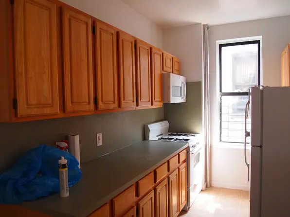 358 Wadsworth Avenue image 1 of 6