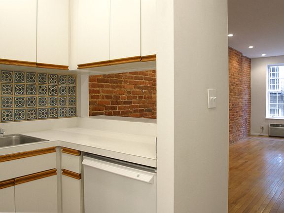 3rd image of 313 E 81st St APT 3RW