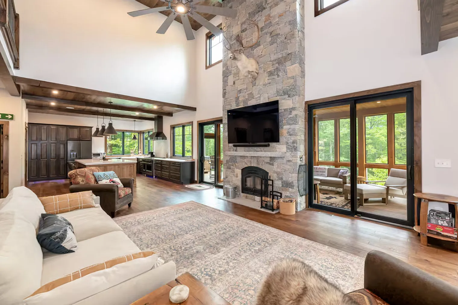 6 bed, 4.5 bath, 3702 sqft, $17,865 — Photo 1
