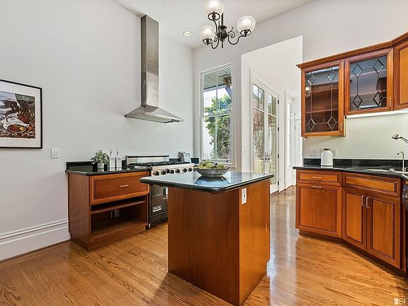 3rd image of 225 Steiner St
