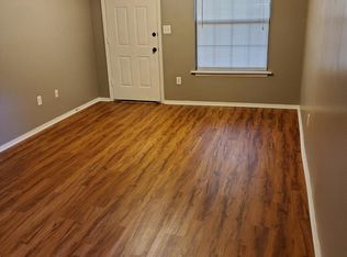 211 College St APT D4, Florence, MS 39073