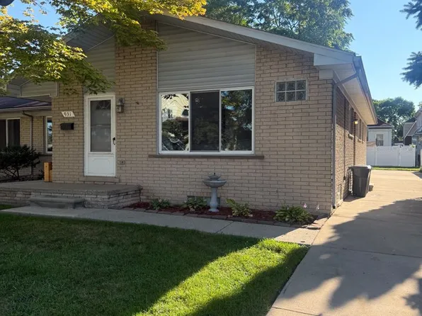 931 3rd St, Wyandotte, MI 48192