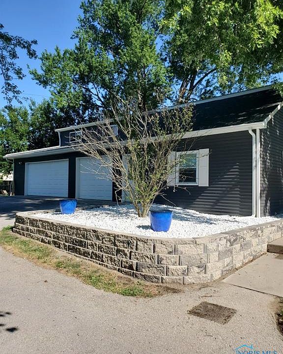 2nd image of 832 S Dorcas Rd
