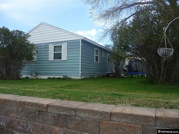 2nd image of 410 Bramwell St