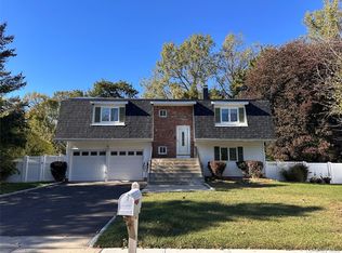 23 Bowman Ln, Kings Park, NY 11754