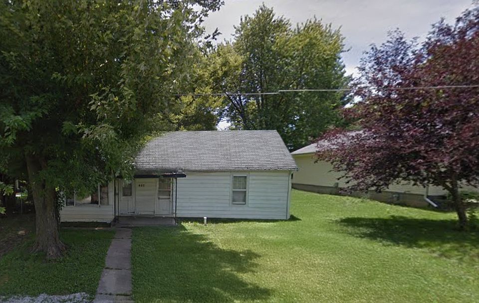 1st image of 927 W Perry St