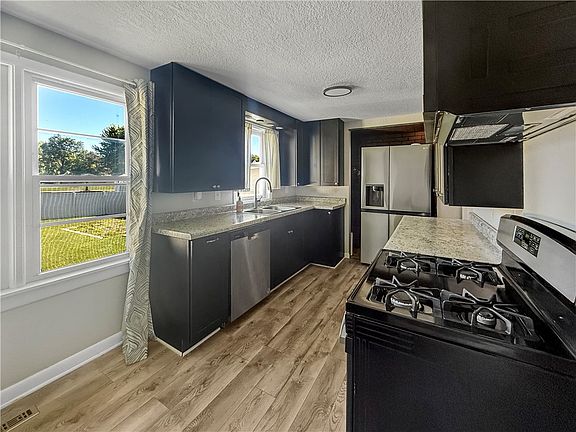 4th image of 502 E Adams Ave