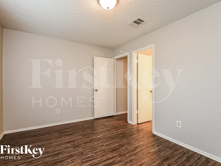2718 N Brompton Dr — Photo 12