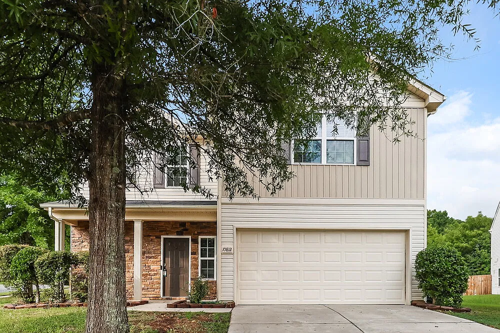 4 bed, 2.5 bath, 2376 sqft, $2,645 — Photo 1