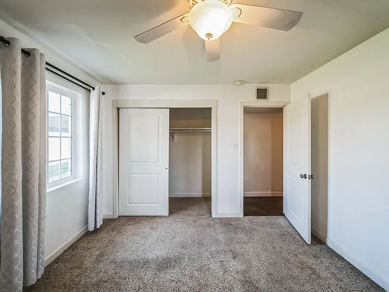 2320 W Whitton Ave — Photo 7