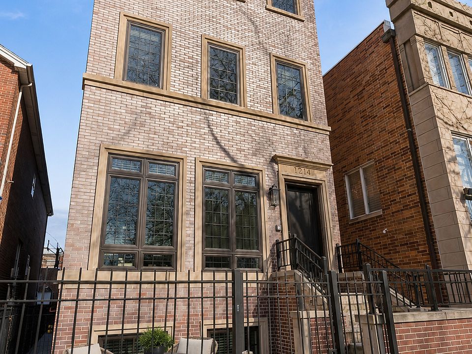 2nd image of 1214 W Fletcher St #11
