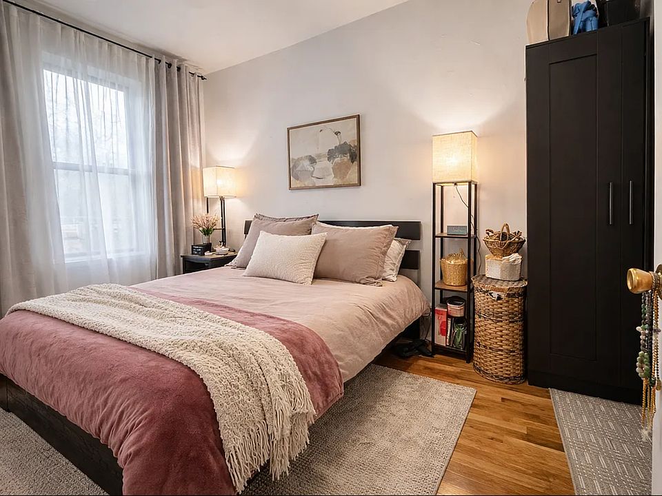 2nd image of 514 W 170th St #34