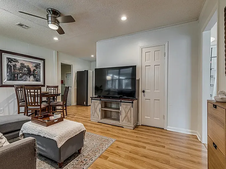 1335 S Pittsburg Ave — Photo 7