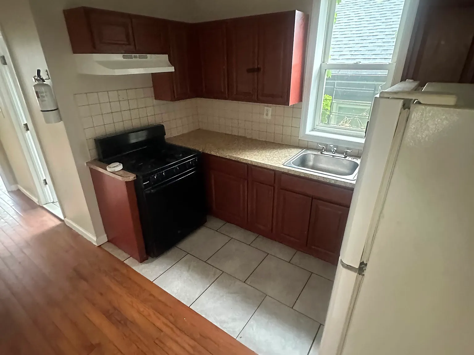 4 bed, $2,650 — Photo 2
