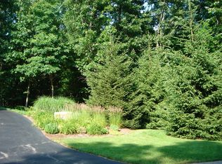 3700 Upperwood Dr NE, Grand Rapids, MI 49525