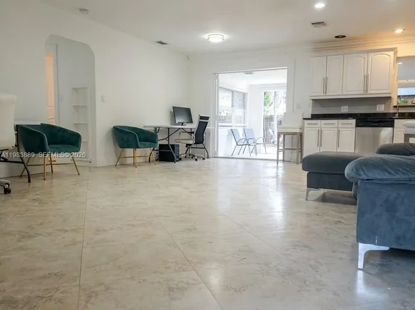 804 NE 2nd St, Hallandale, FL 33009